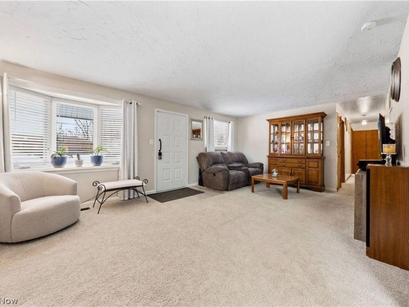 6040 Reynolds Road, Mentor on the Lake, OH 44060 Photo 3