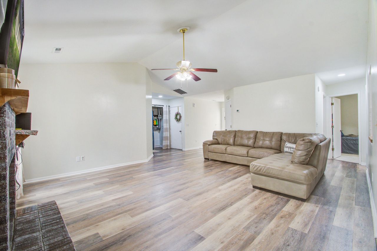 100 Tanager Street Photo 8