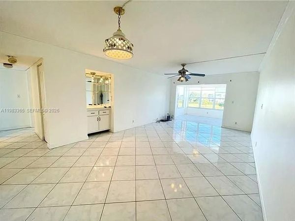 9370 SW 8th St , Unit 423, Boca Raton, FL 33428