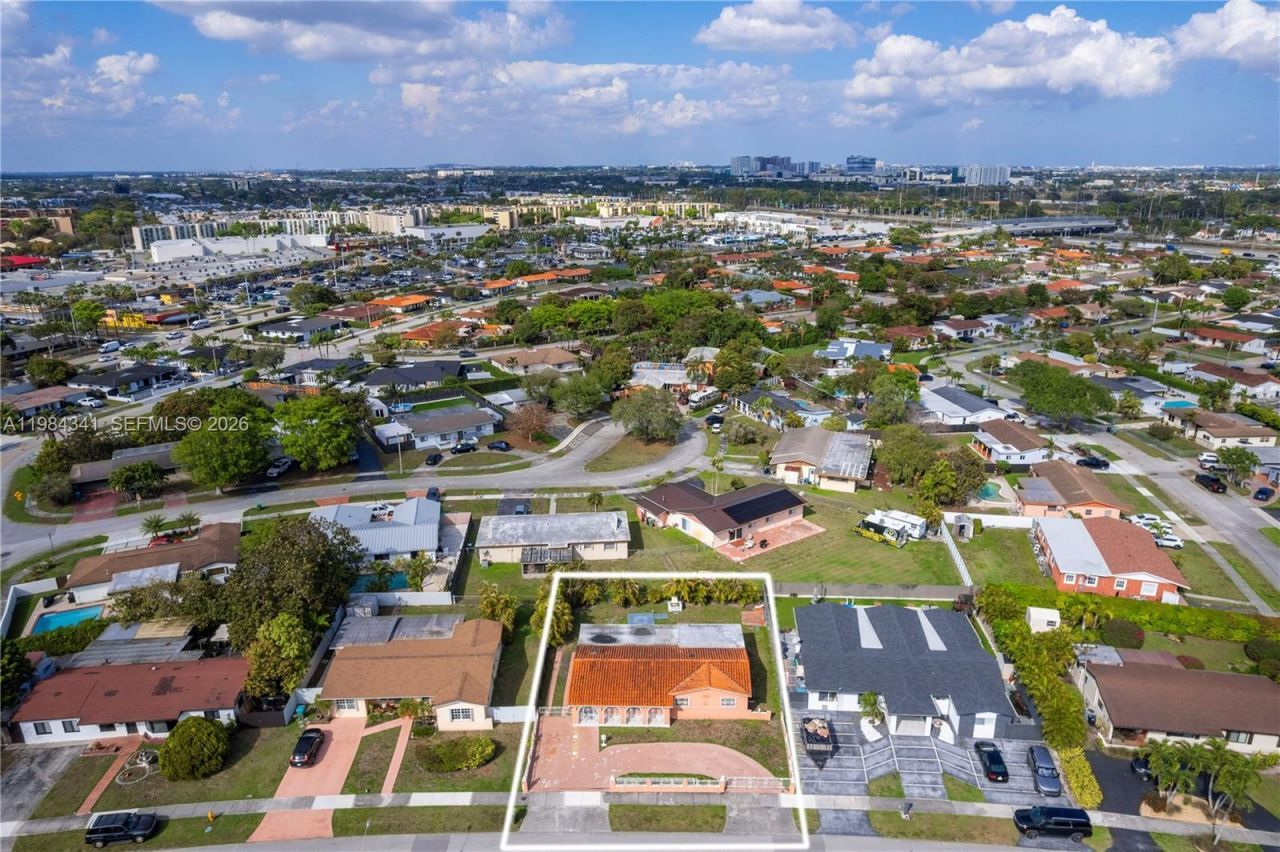 2791 Village Green Dr , Miami, FL 33175 Photo