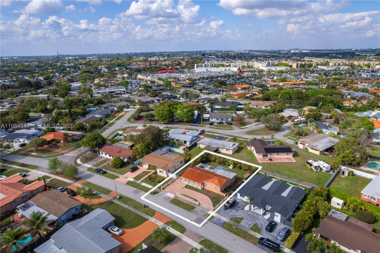 2791 Village Green Dr , Miami, FL 33175 Photo