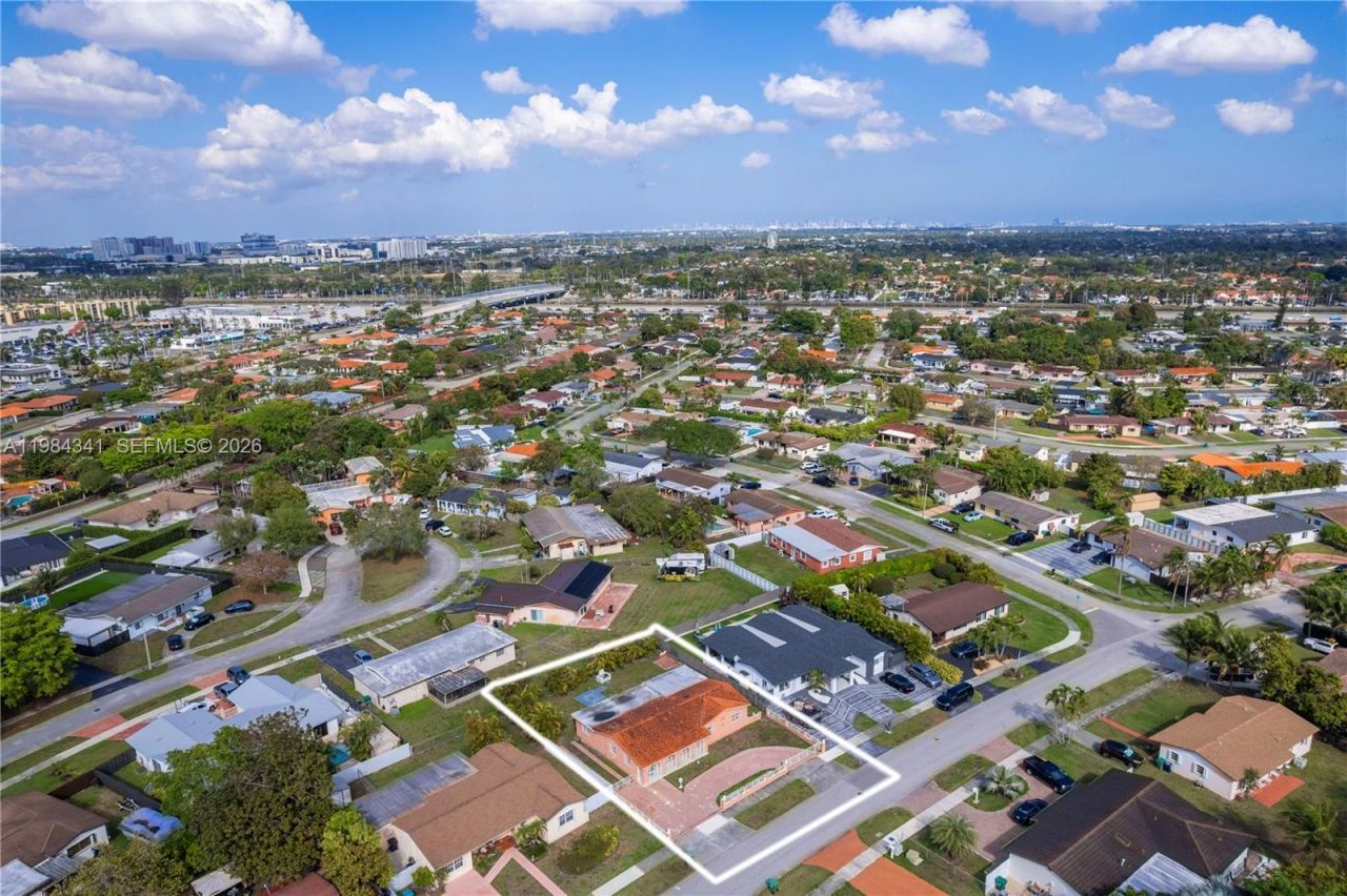 2791 Village Green Dr , Miami, FL 33175 Photo