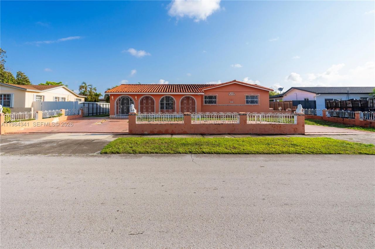 2791 Village Green Dr , Miami, FL 33175 Photo