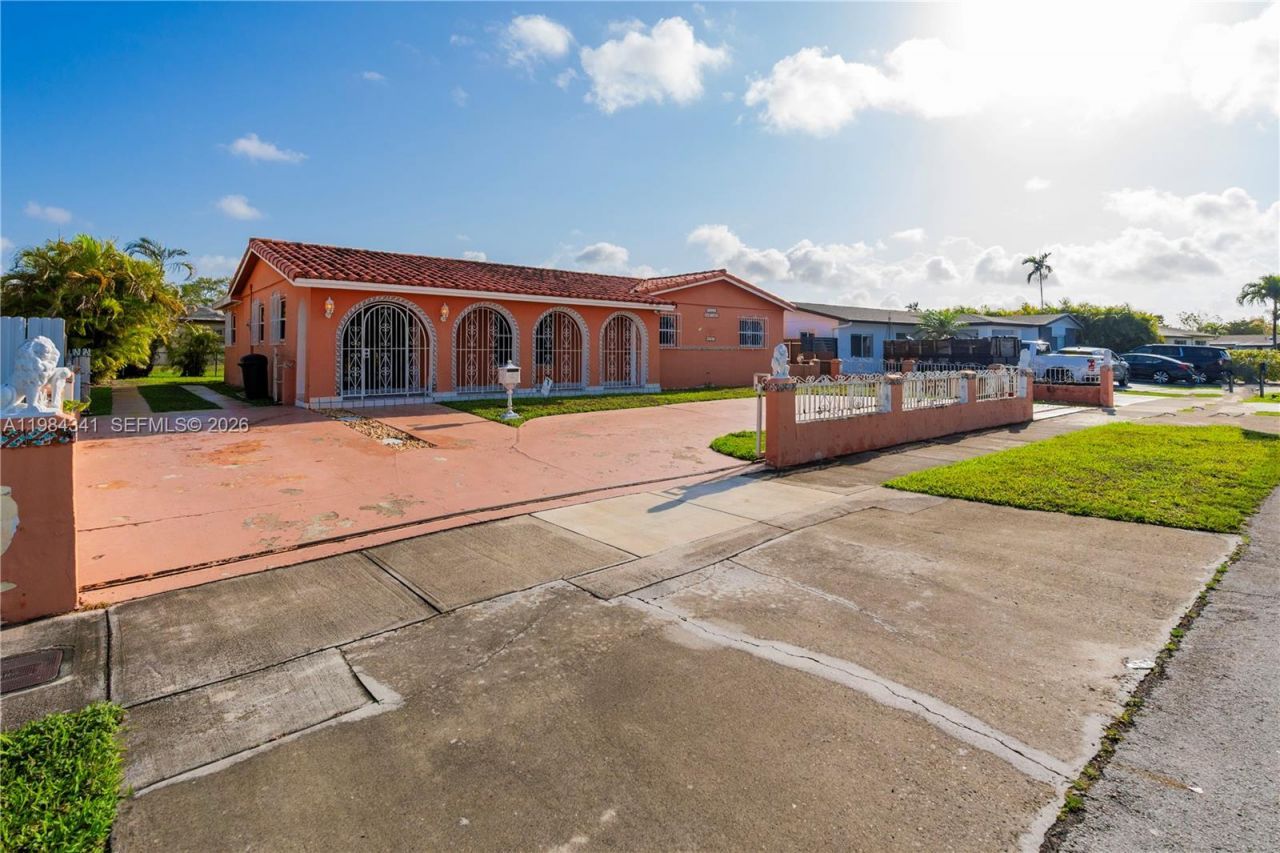 2791 Village Green Dr , Miami, FL 33175 Photo