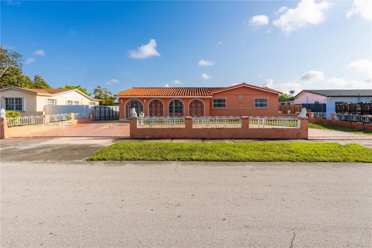 2791 Village Green Dr , Miami, FL 33175 Photo