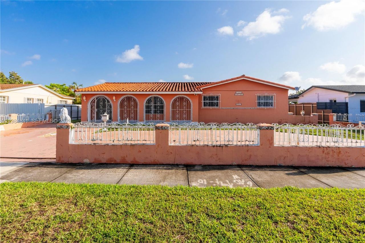 2791 Village Green Dr , Miami, FL 33175 Photo