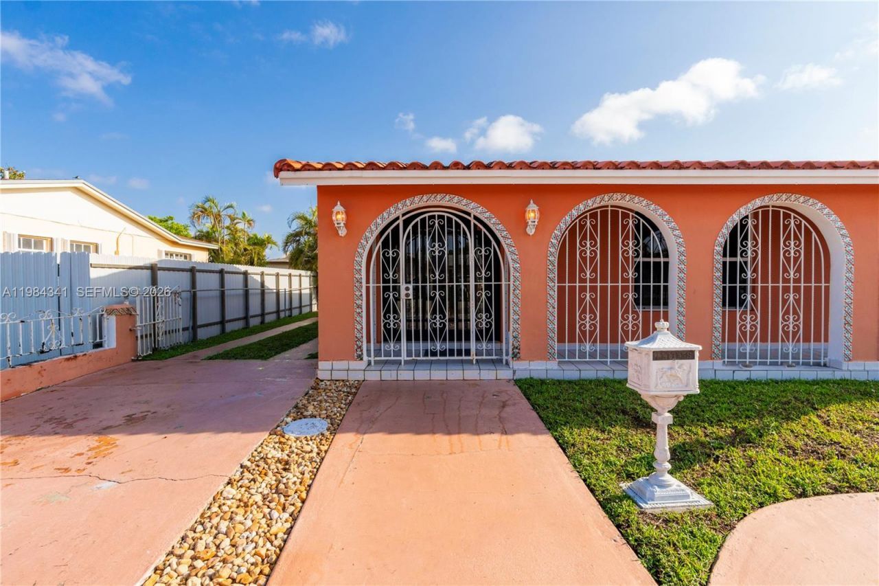 2791 Village Green Dr , Miami, FL 33175 Photo