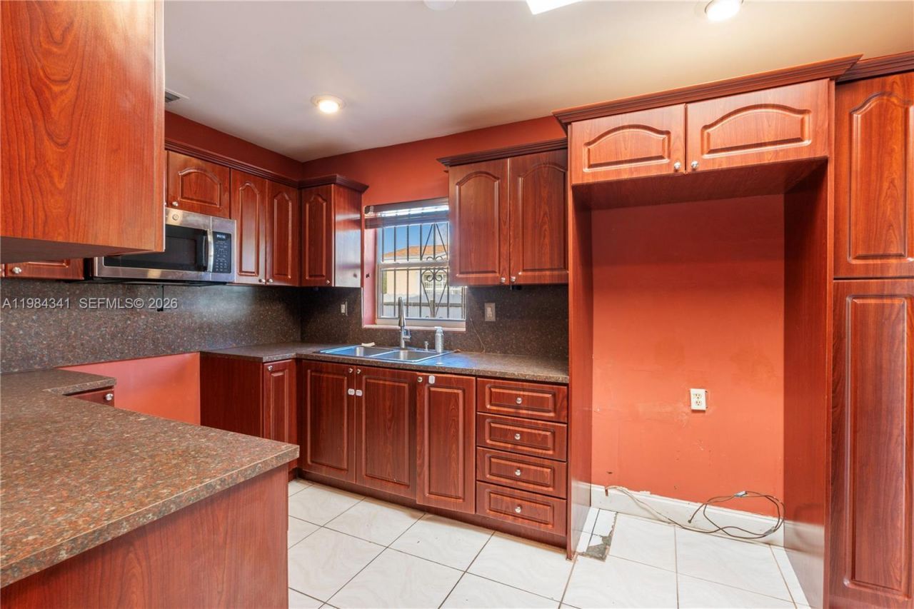 2791 Village Green Dr , Miami, FL 33175 Photo