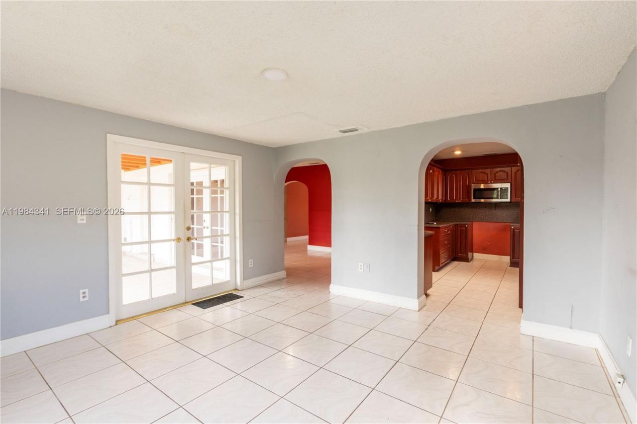 2791 Village Green Dr , Miami, FL 33175 Photo