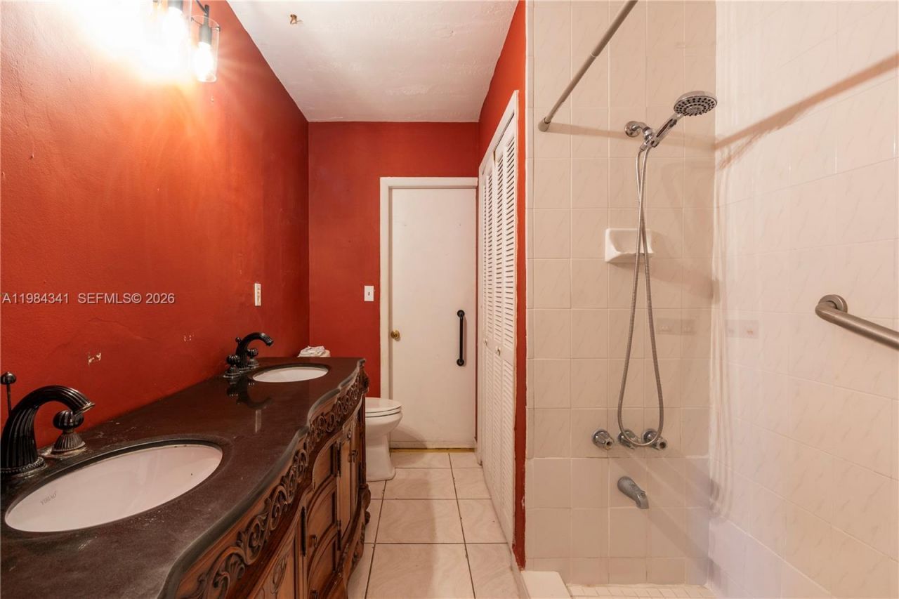 2791 Village Green Dr , Miami, FL 33175 Photo