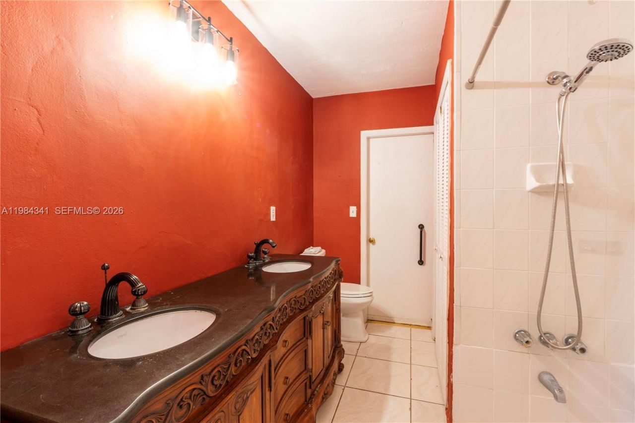 2791 Village Green Dr , Miami, FL 33175 Photo