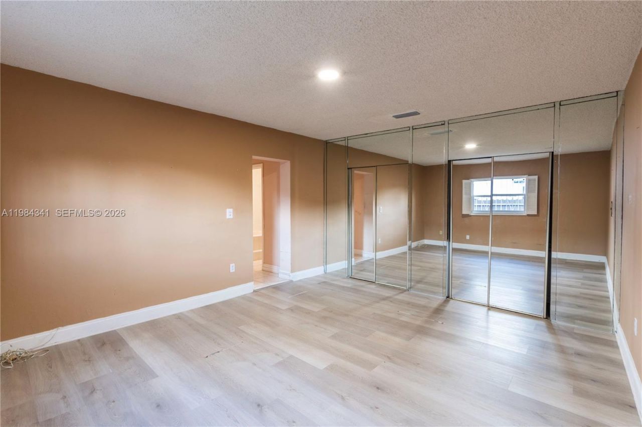 2791 Village Green Dr , Miami, FL 33175 Photo