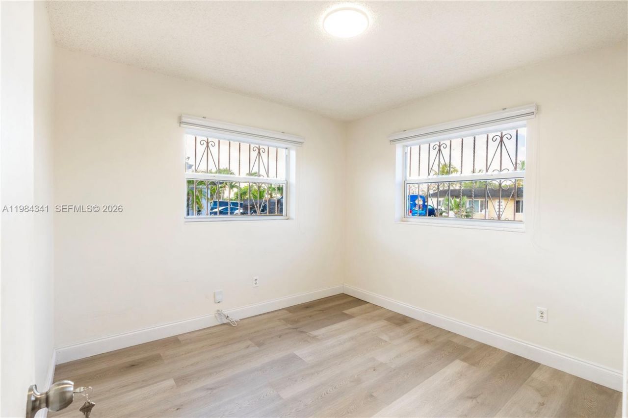 2791 Village Green Dr , Miami, FL 33175 Photo