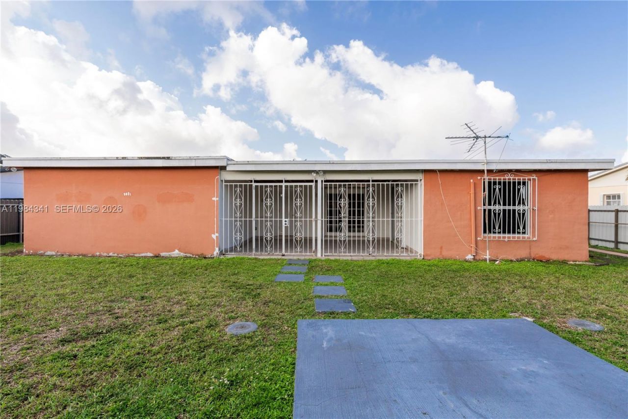 2791 Village Green Dr , Miami, FL 33175 Photo