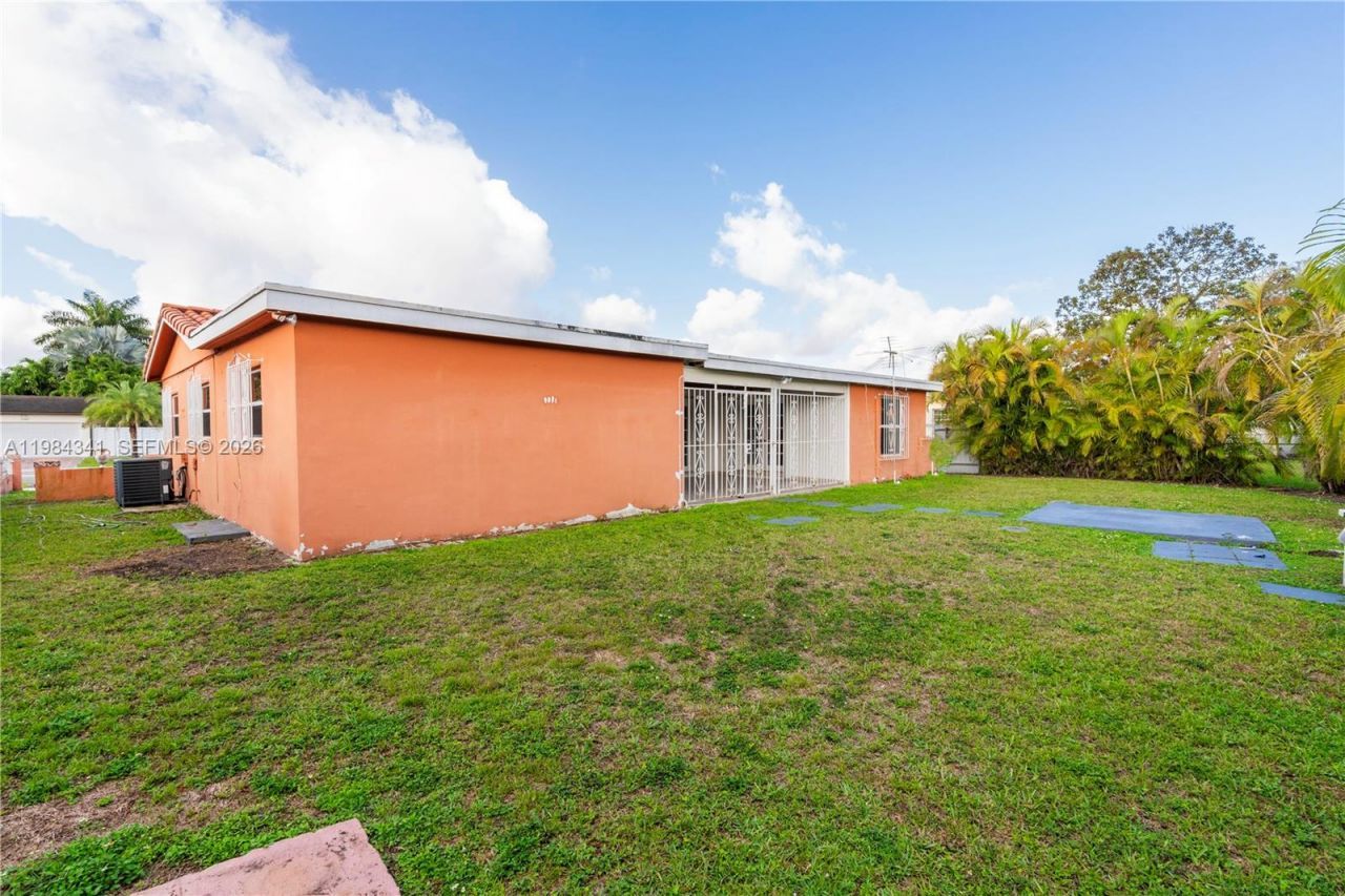 2791 Village Green Dr , Miami, FL 33175 Photo