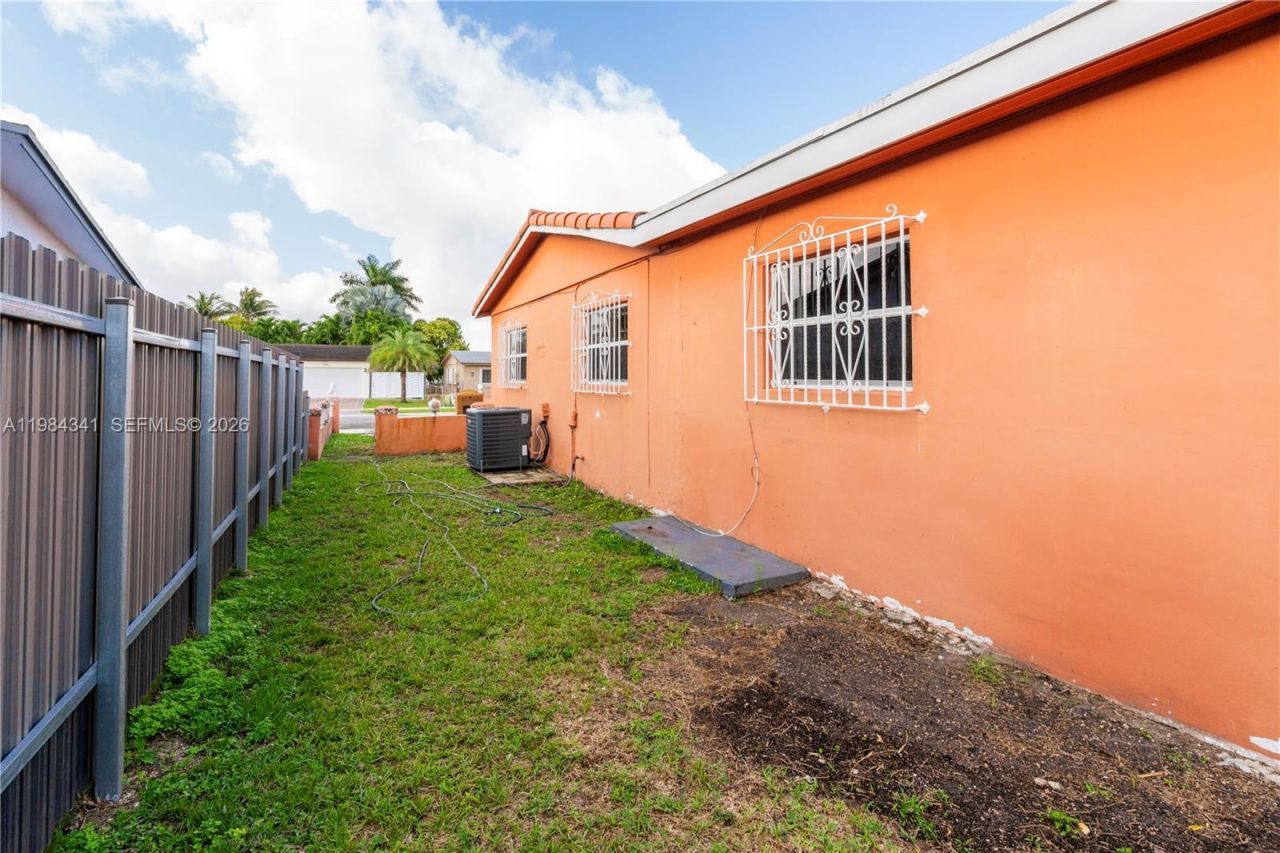 2791 Village Green Dr , Miami, FL 33175 Photo