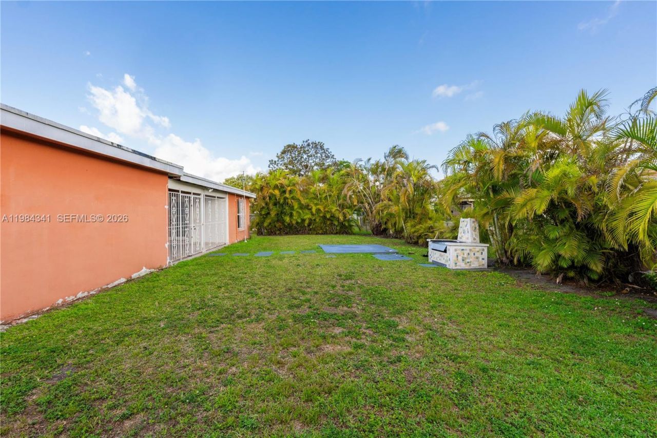 2791 Village Green Dr , Miami, FL 33175 Photo