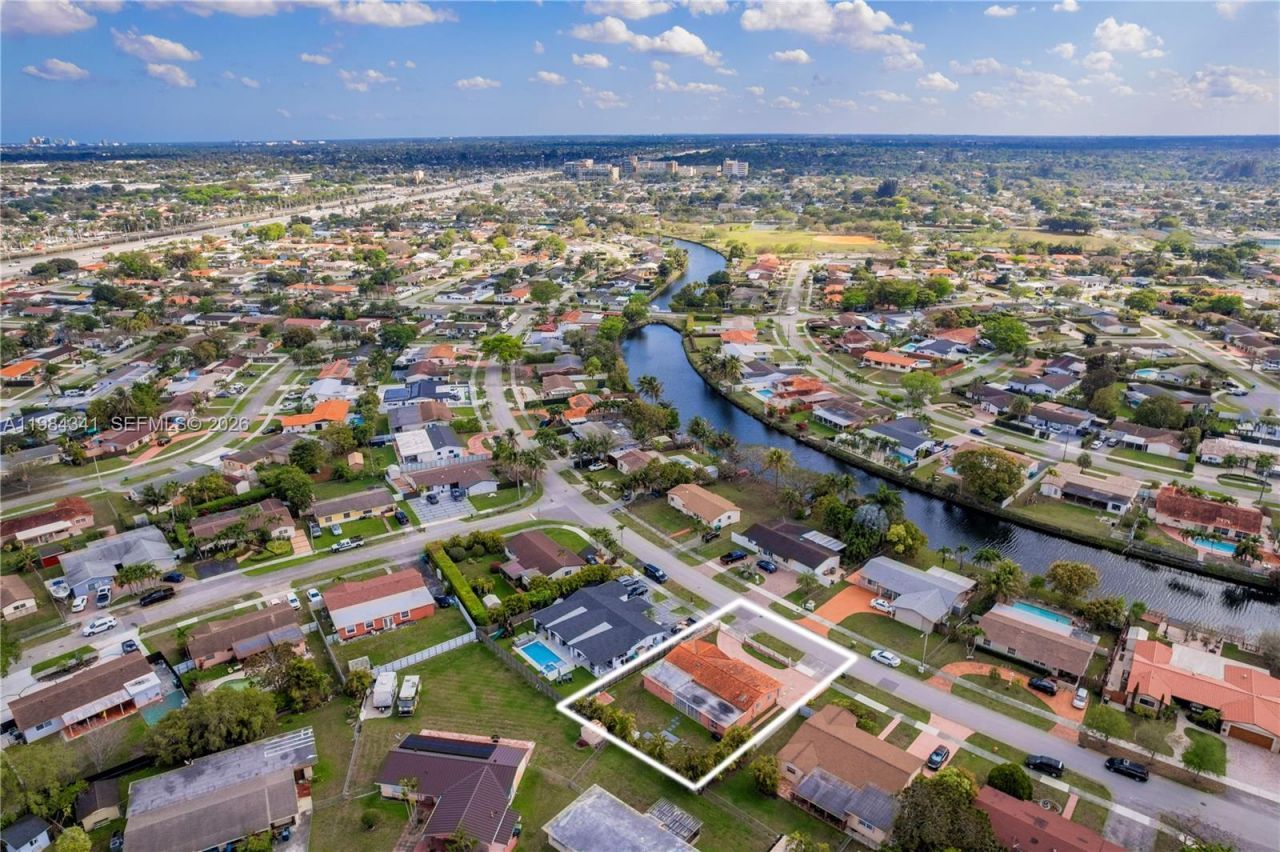 2791 Village Green Dr , Miami, FL 33175 Photo