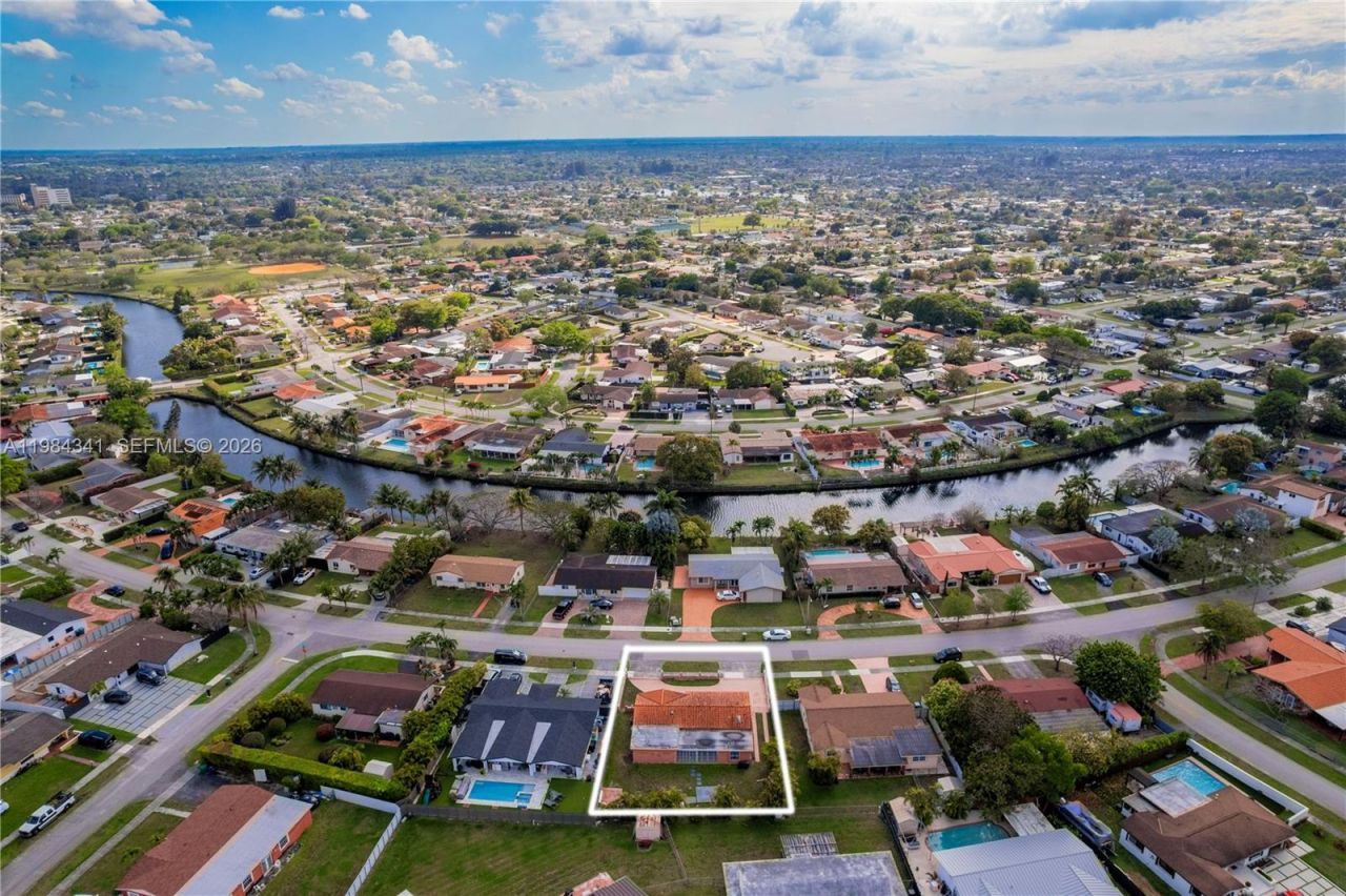 2791 Village Green Dr , Miami, FL 33175 Photo