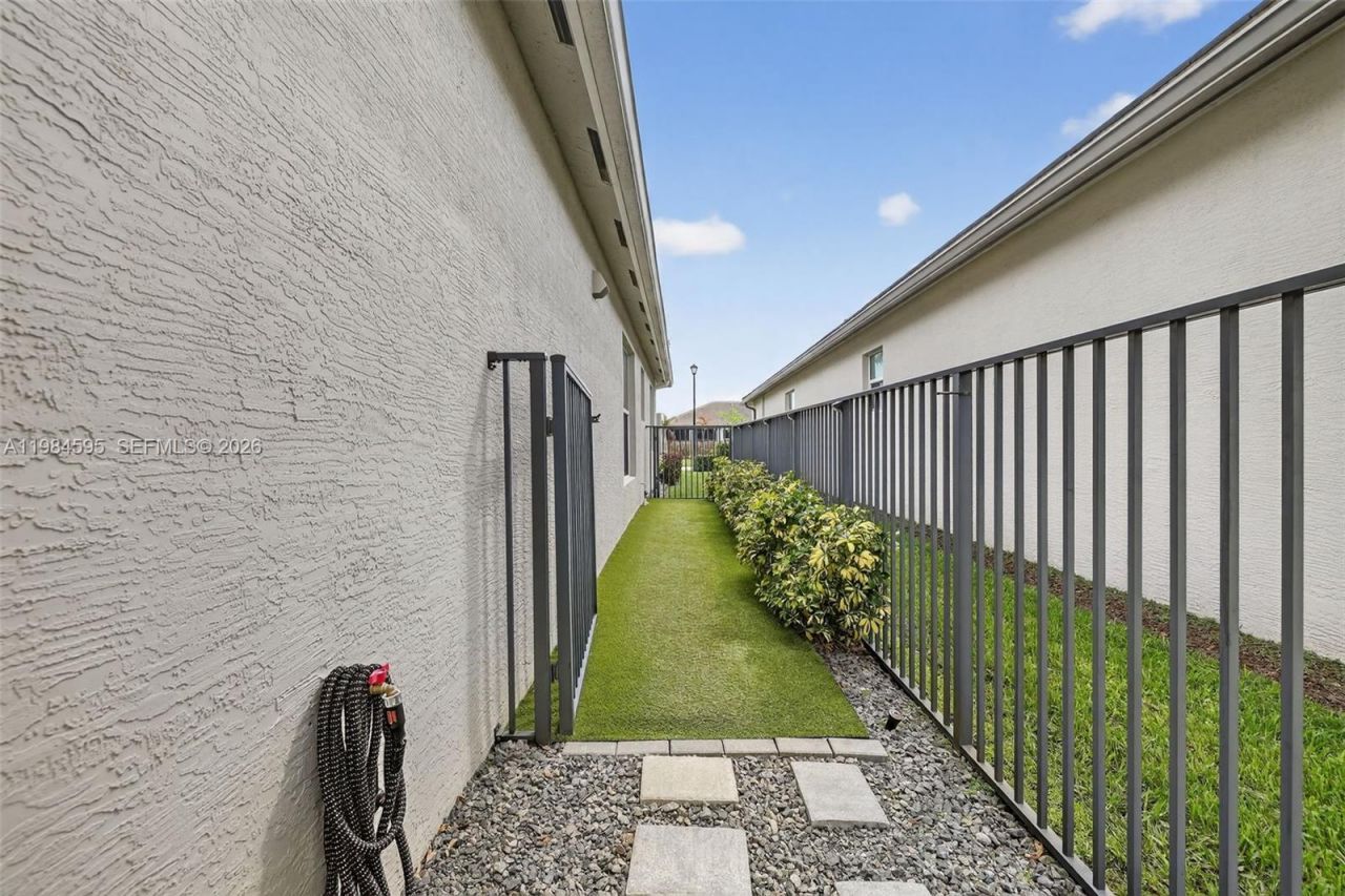 11884 SW Paradise River Rd , Port Saint Lucie, FL 34987 Photo