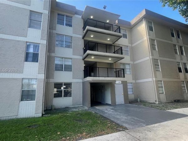 1805 W 56th St, Unit 113, Hialeah, FL 33012