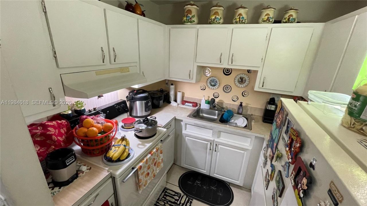 1805 W 56th St, Unit 113, Hialeah, FL 33012 Photo