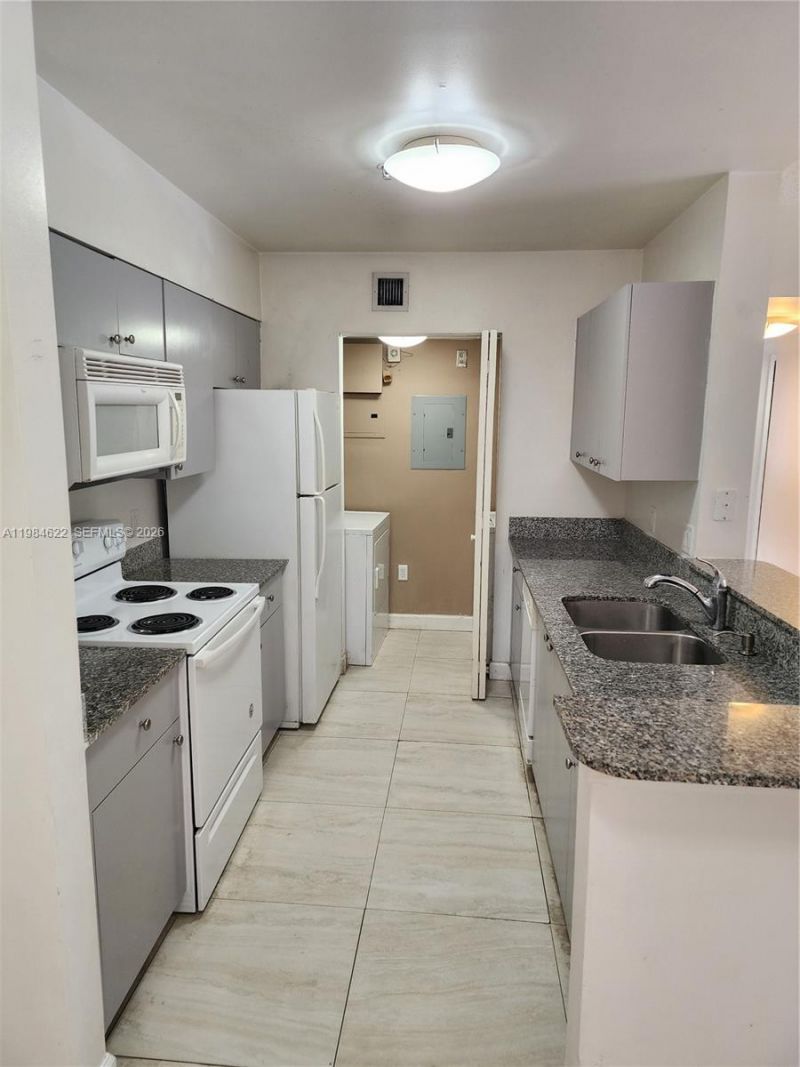 2451 Centergate Dr, Unit 301, Miramar, FL 33025 Photo