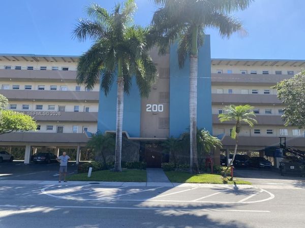 200 NE 14th Ave, Unit 419, Hallandale Beach, FL 33009
