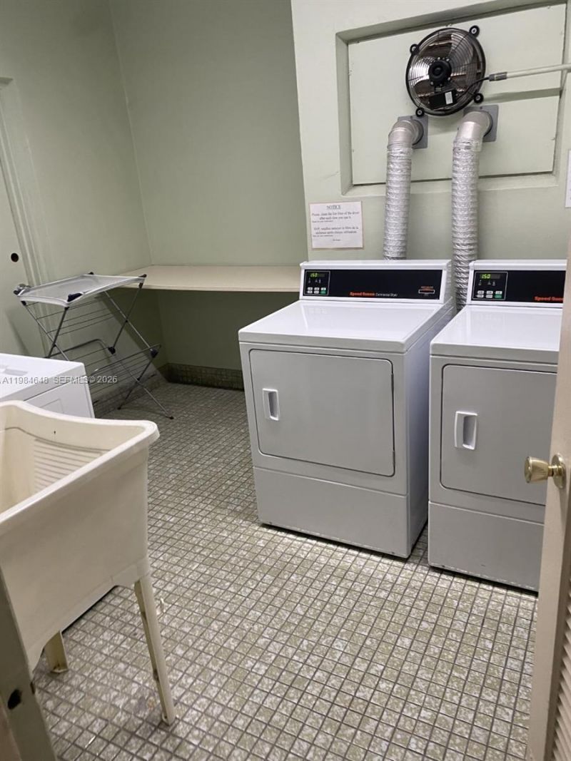 200 NE 14th Ave, Unit 419, Hallandale Beach, FL 33009 Photo