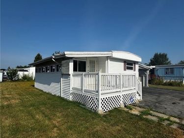 288 Fox Hunt Drive, Lockport, NY 14094