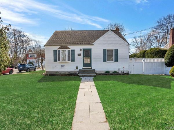 119 E 13th Street , Huntington Station, NY 11746