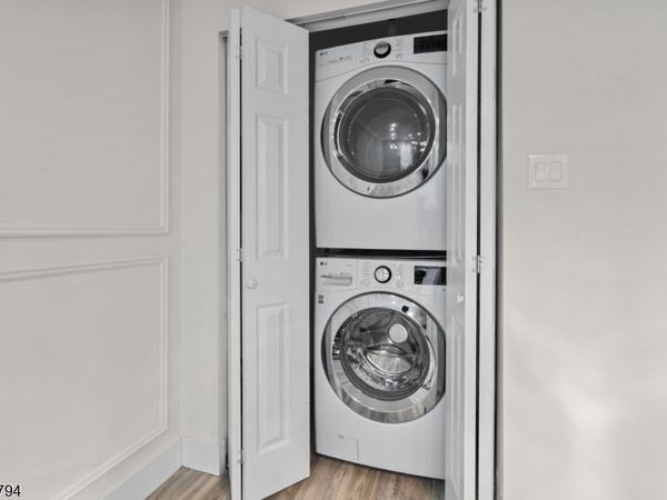 39 Boston Ct, Newark, NJ 07103