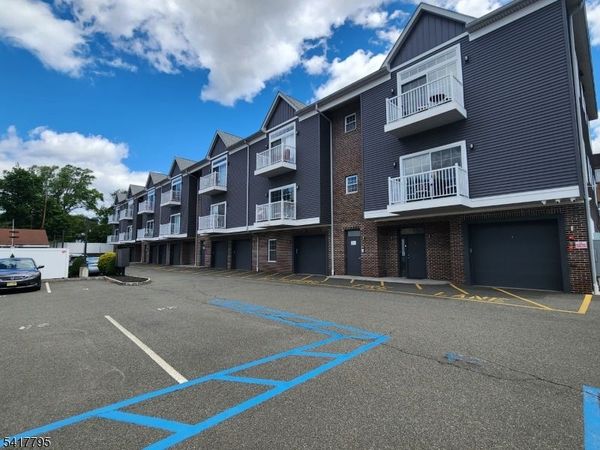59 Willet St, Unit 5-2A, Bloomfield, NJ 07003