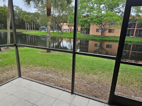 305 Lakeview Dr , Unit 101, Weston, FL 33326