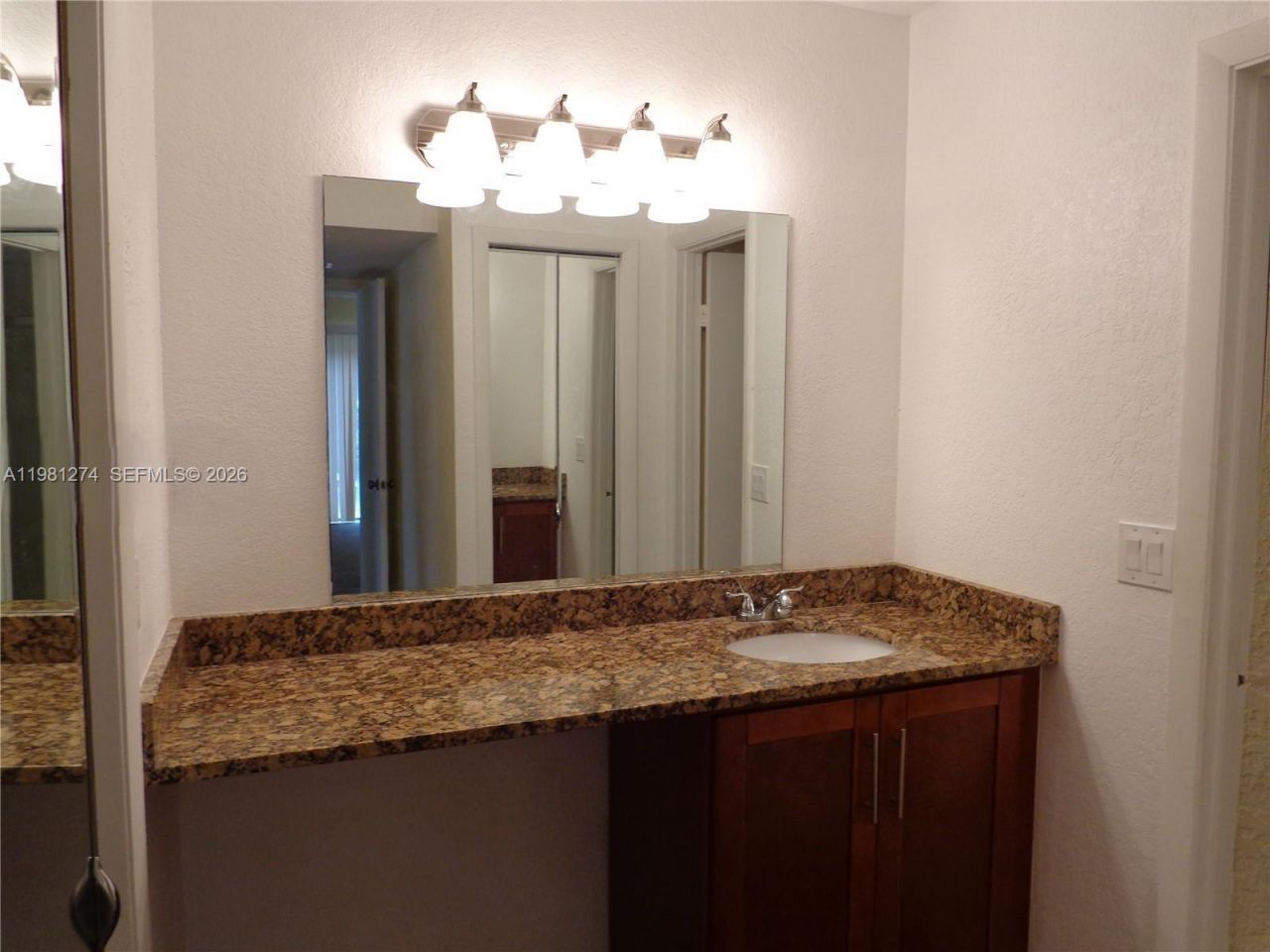305 Lakeview Dr , Unit 101, Weston, FL 33326 Photo