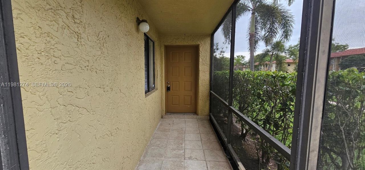 305 Lakeview Dr , Unit 101, Weston, FL 33326 Photo