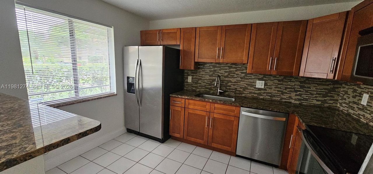 305 Lakeview Dr , Unit 101, Weston, FL 33326 Photo