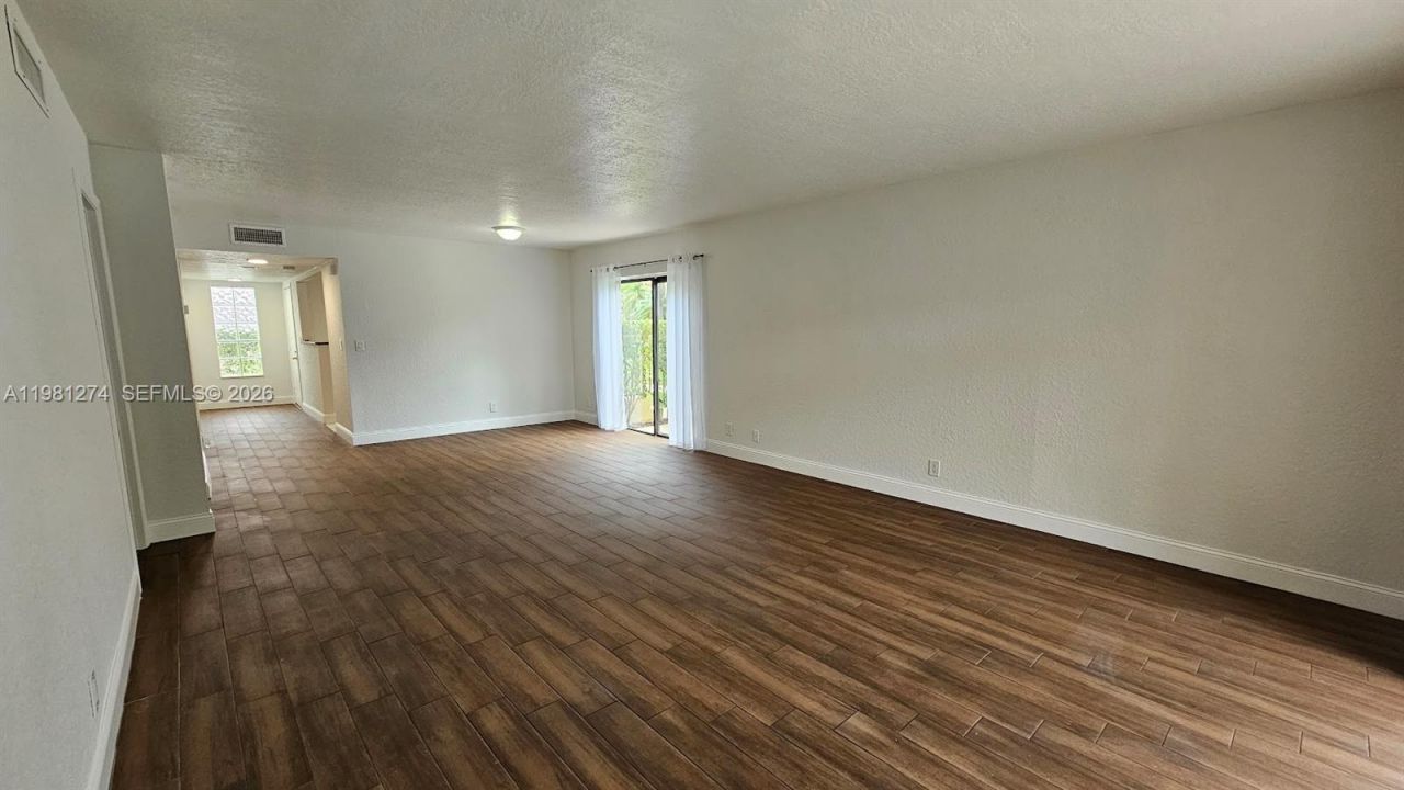 305 Lakeview Dr , Unit 101, Weston, FL 33326 Photo