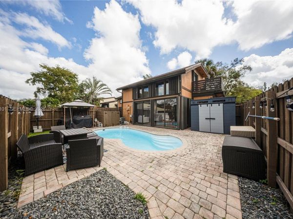 10141 Woodbury Ct , Pembroke Pines, FL 33026