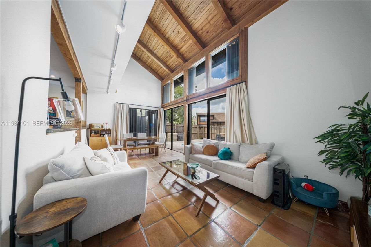 10141 Woodbury Ct , Pembroke Pines, FL 33026 Photo