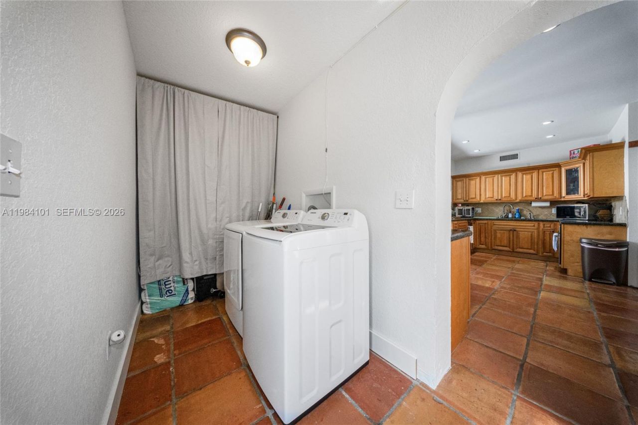 10141 Woodbury Ct , Pembroke Pines, FL 33026 Photo