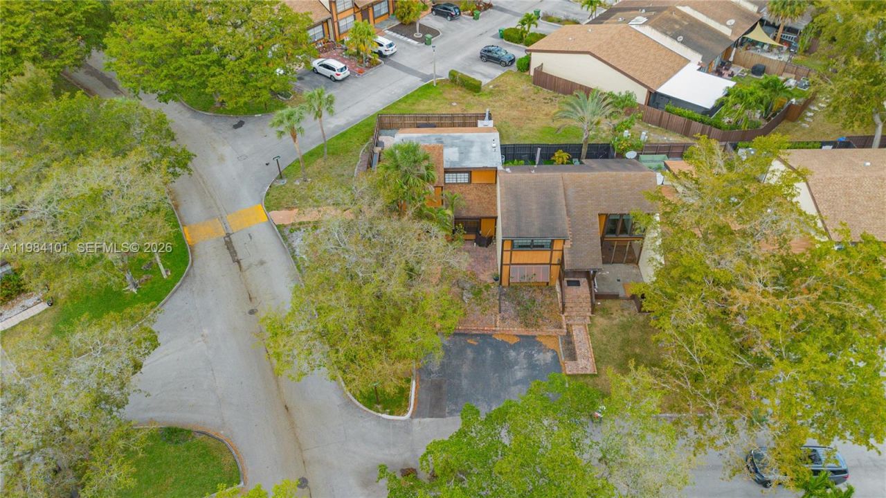 10141 Woodbury Ct , Pembroke Pines, FL 33026 Photo