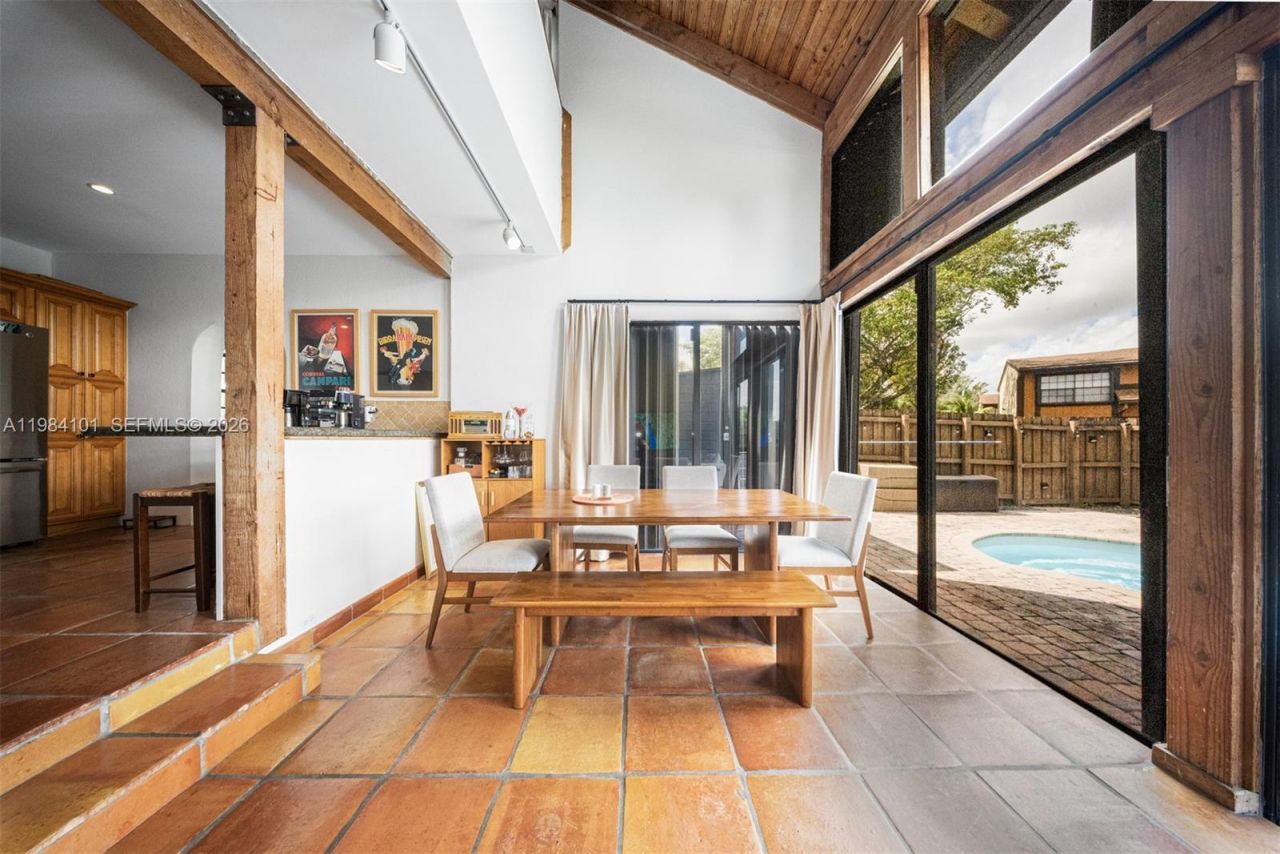 10141 Woodbury Ct , Pembroke Pines, FL 33026 Photo