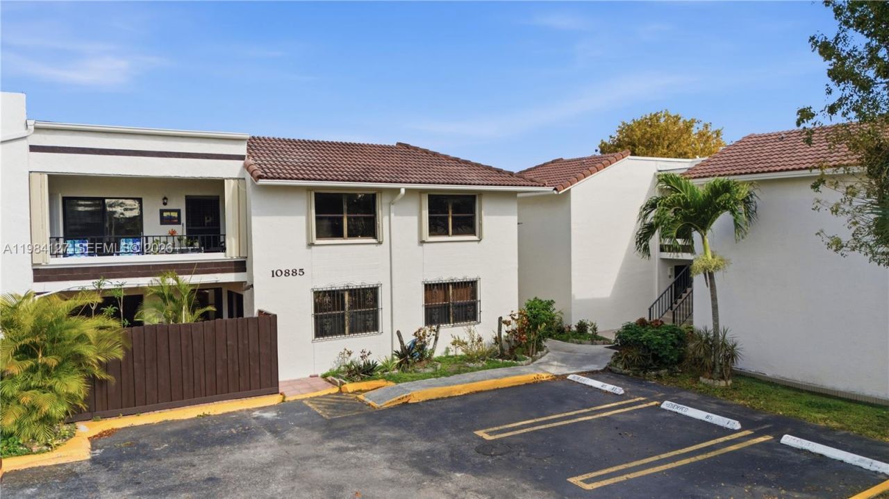 10885 NW 7th St, Unit 21-33, Miami, FL 33172 Photo
