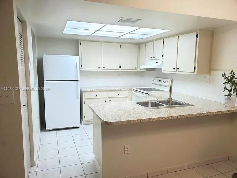 10885 NW 7th St, Unit 21-33, Miami, FL 33172 Photo