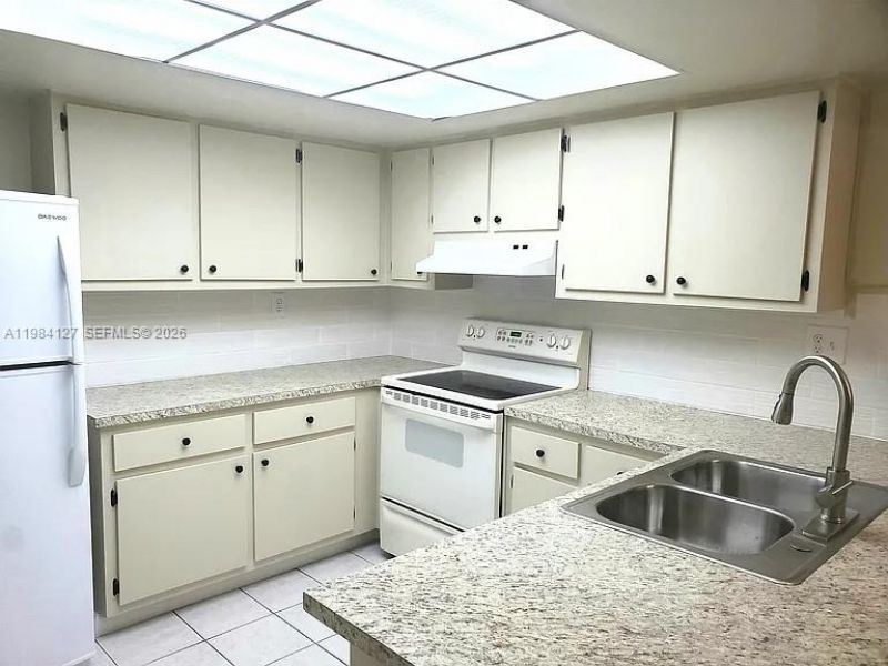 10885 NW 7th St, Unit 21-33, Miami, FL 33172 Photo