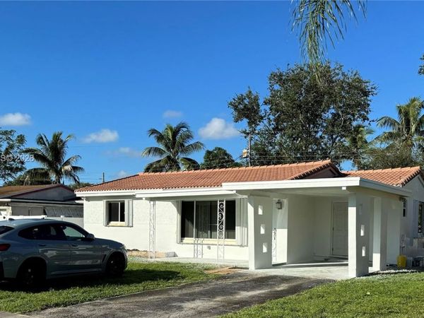 2400 N 57th Way , Hollywood, FL 33021