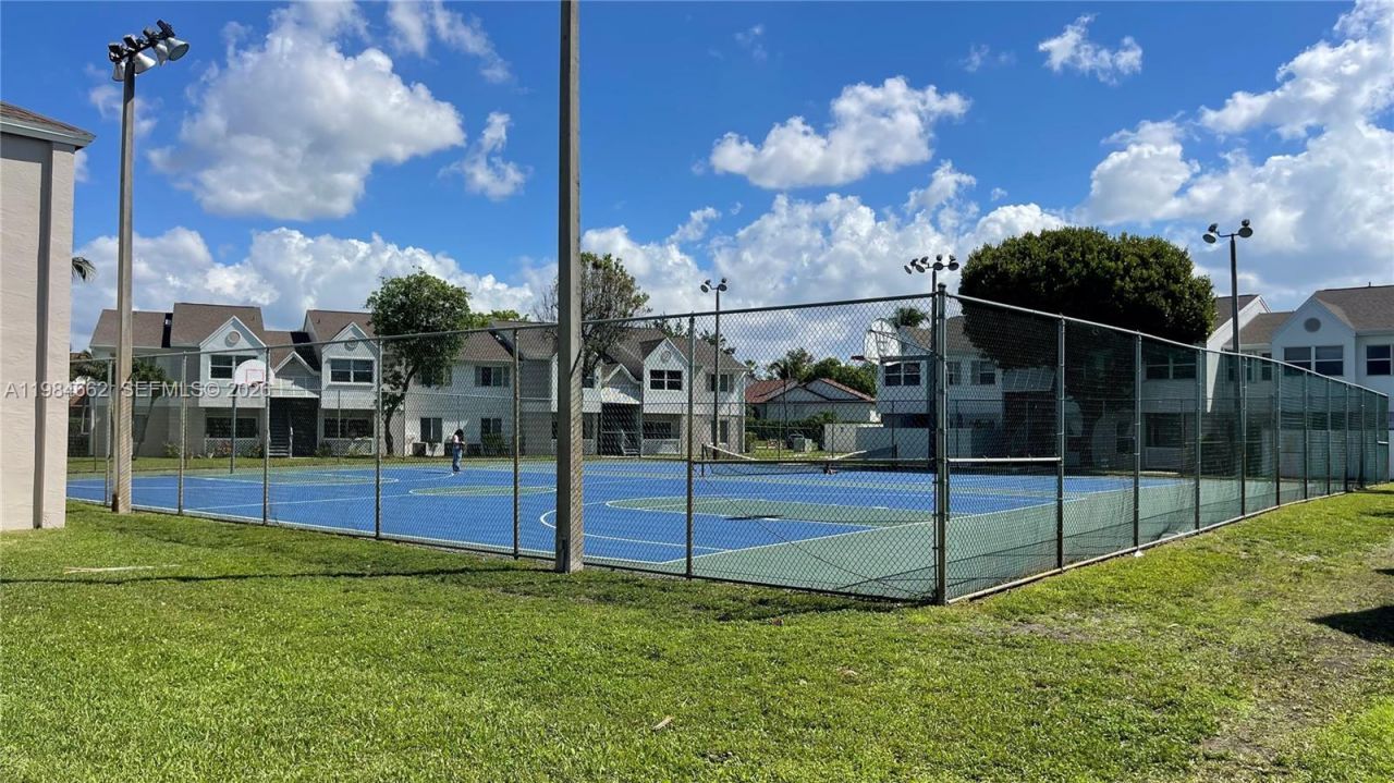17505 NW 67th Pl, Unit I-11, Hialeah, FL 33015 Photo