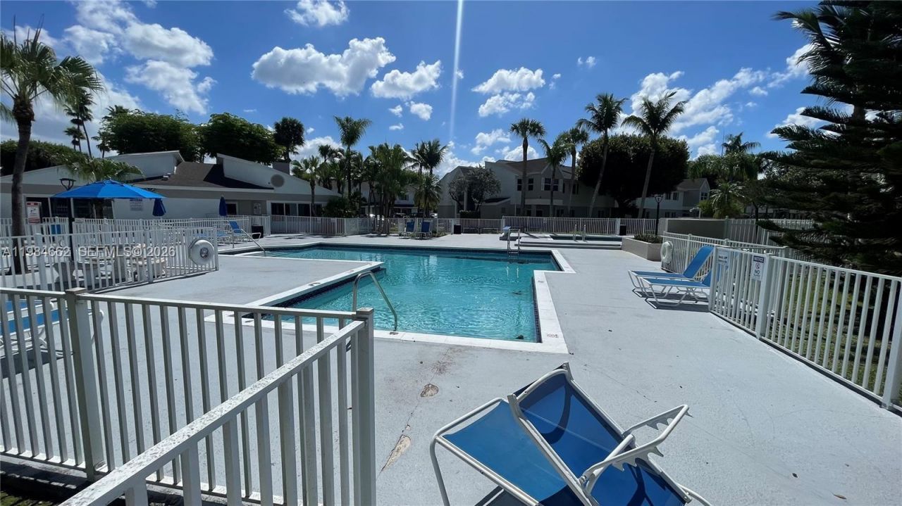 17505 NW 67th Pl, Unit I-11, Hialeah, FL 33015 Photo
