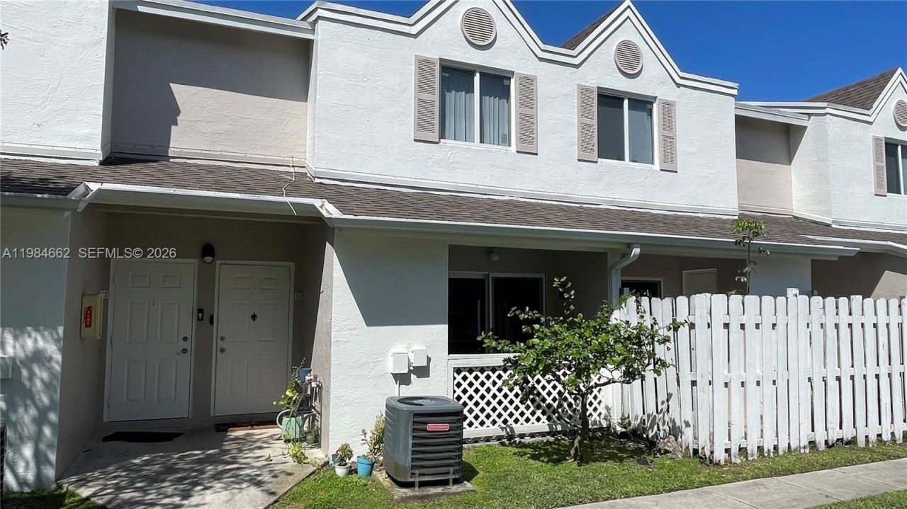17505 NW 67th Pl, Unit I-11, Hialeah, FL 33015 Photo